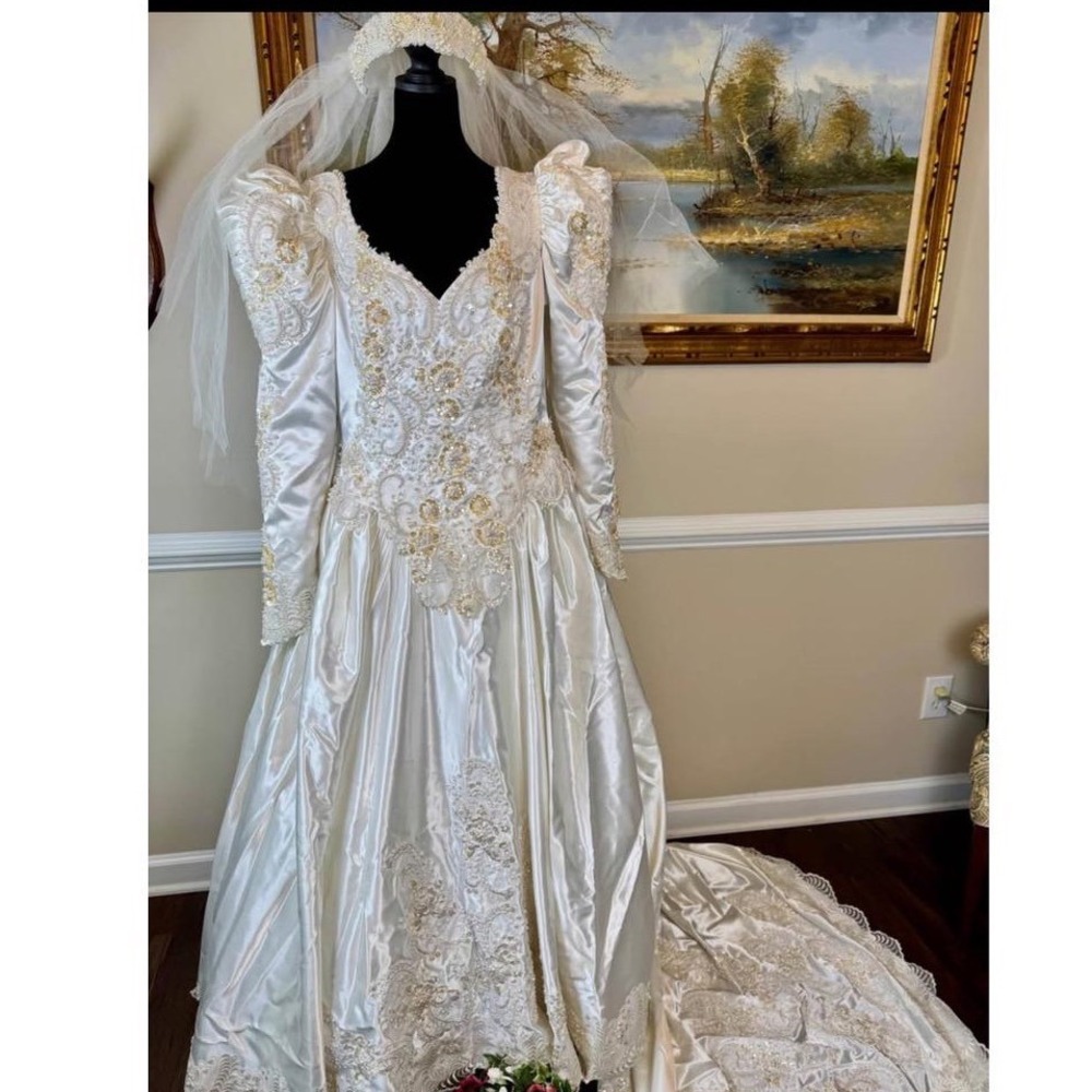 Vintage Pallas Athena 1980s Satin Wedding Dress Beaded Cathedral Train Veil 20L